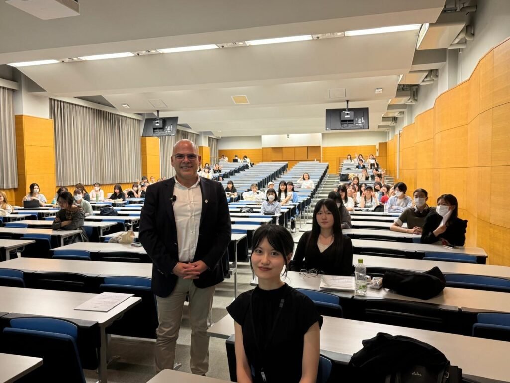 İoannis Karras. Yaponiya/Otsuma universiteti